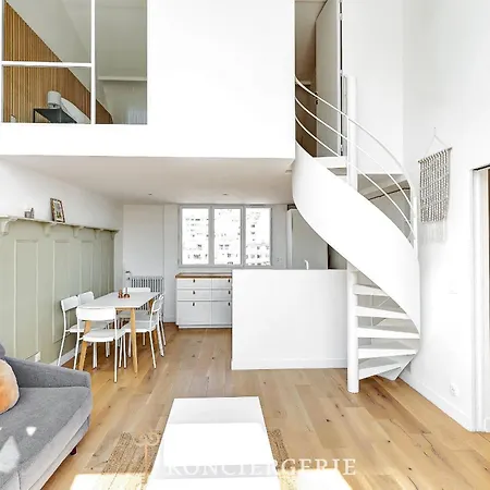 Duplex Lumineux Avec Terrasse Champs De Mars Apartamento París
